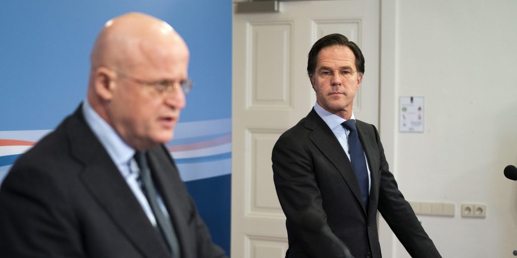 Demissionair premier Mark Rutte en demissionair minister Ferd Grapperhaus (Veiligheid en Justitie) reageren op het oordeel van de rechtbank in Den Haag dat de avondklok per direct moet worden opgeheven