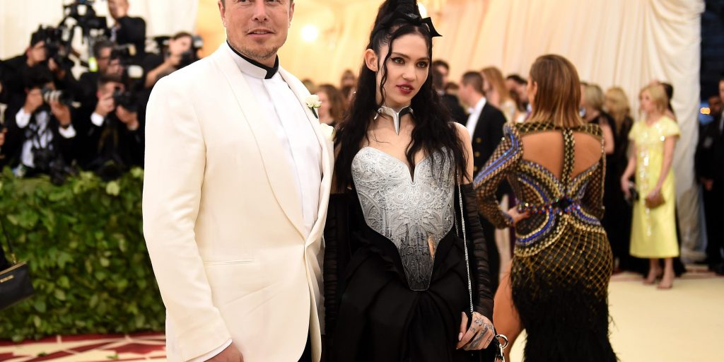 Elon Musk en Grimes bij het Met Gala in New York.