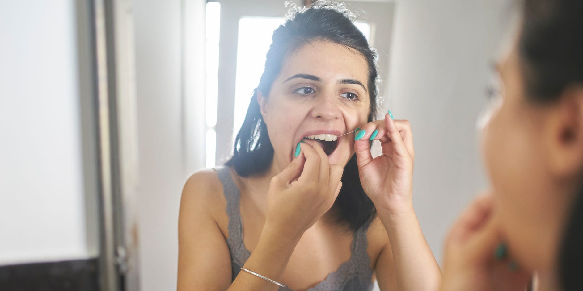 floss before or after brushing