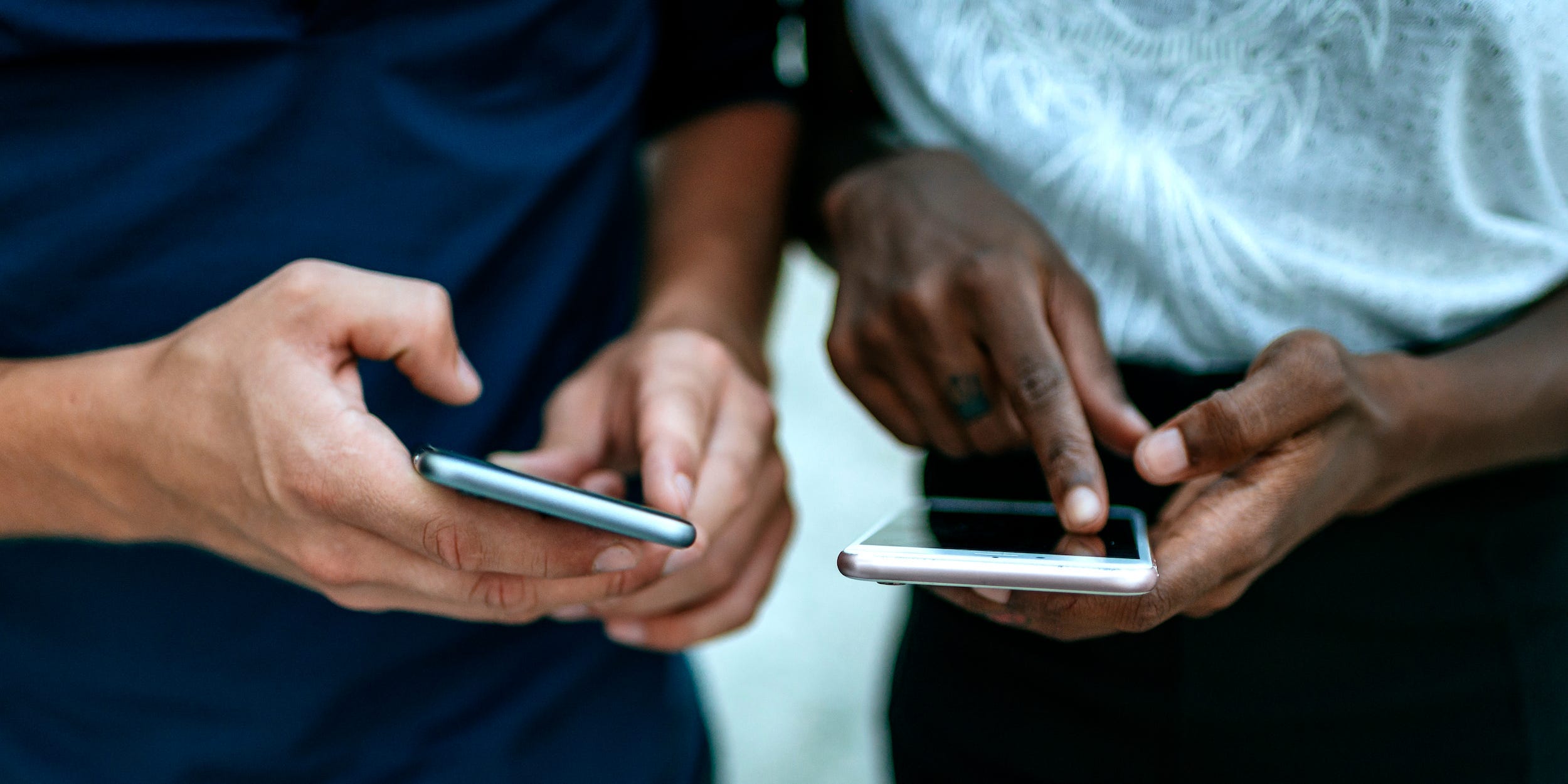 people looking at smartphones texting hands