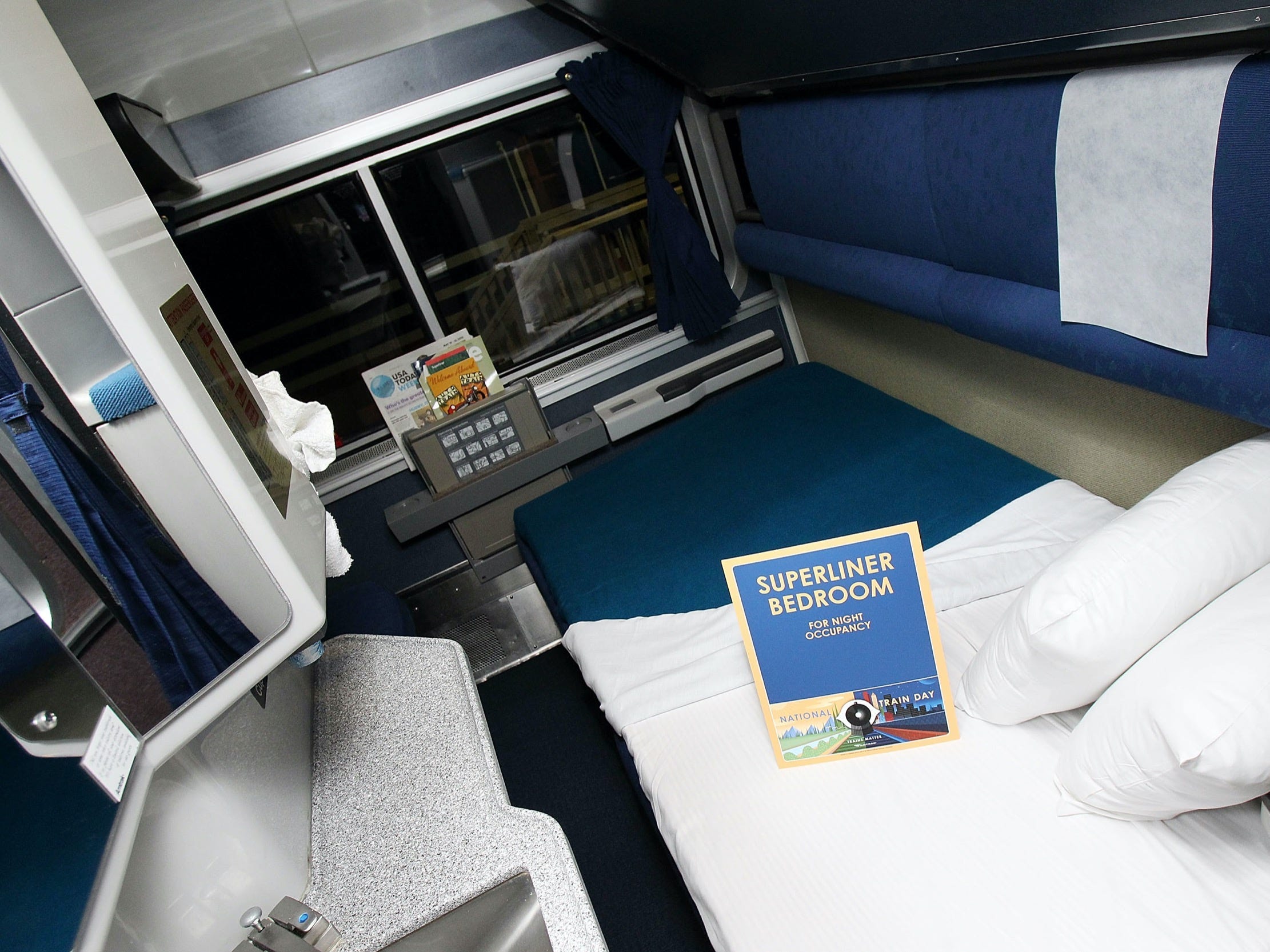 inside-of-amtrak-train-rooms