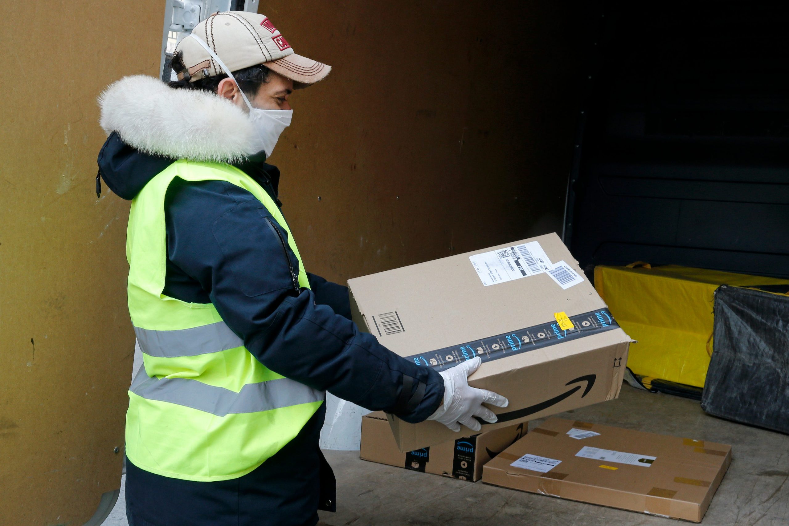Amazon delivery driver with mask, France