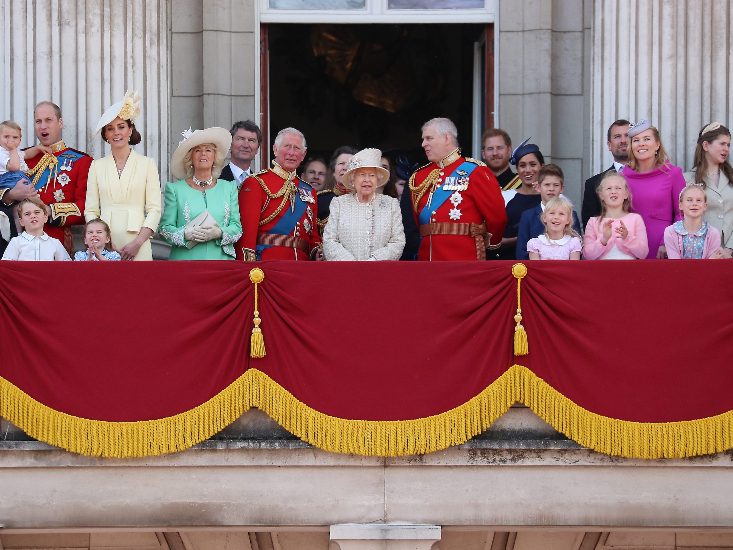 De Britse Koninklijke familie op het bordes van Buckingham Palace.
