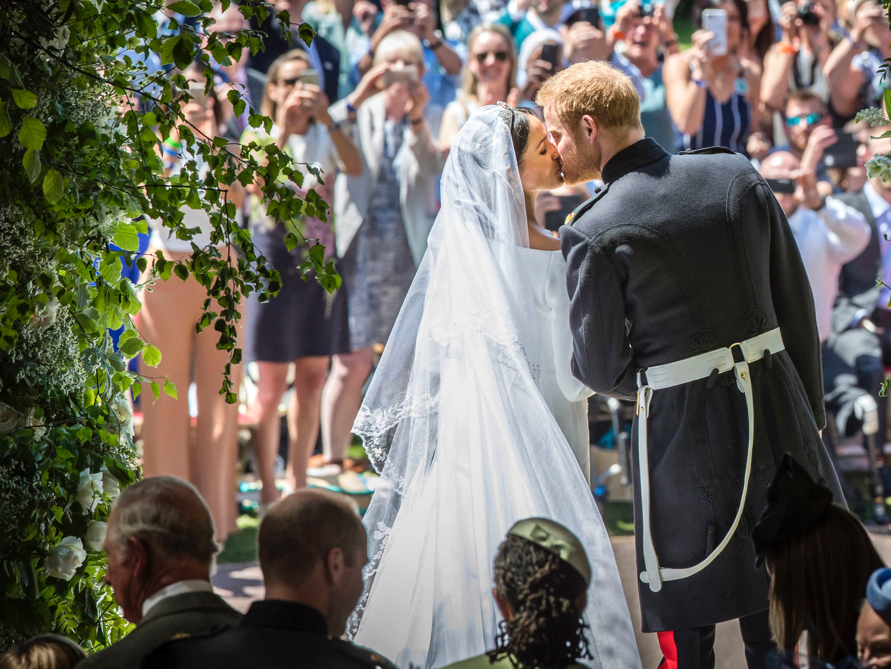 meghan harry wedding kiss