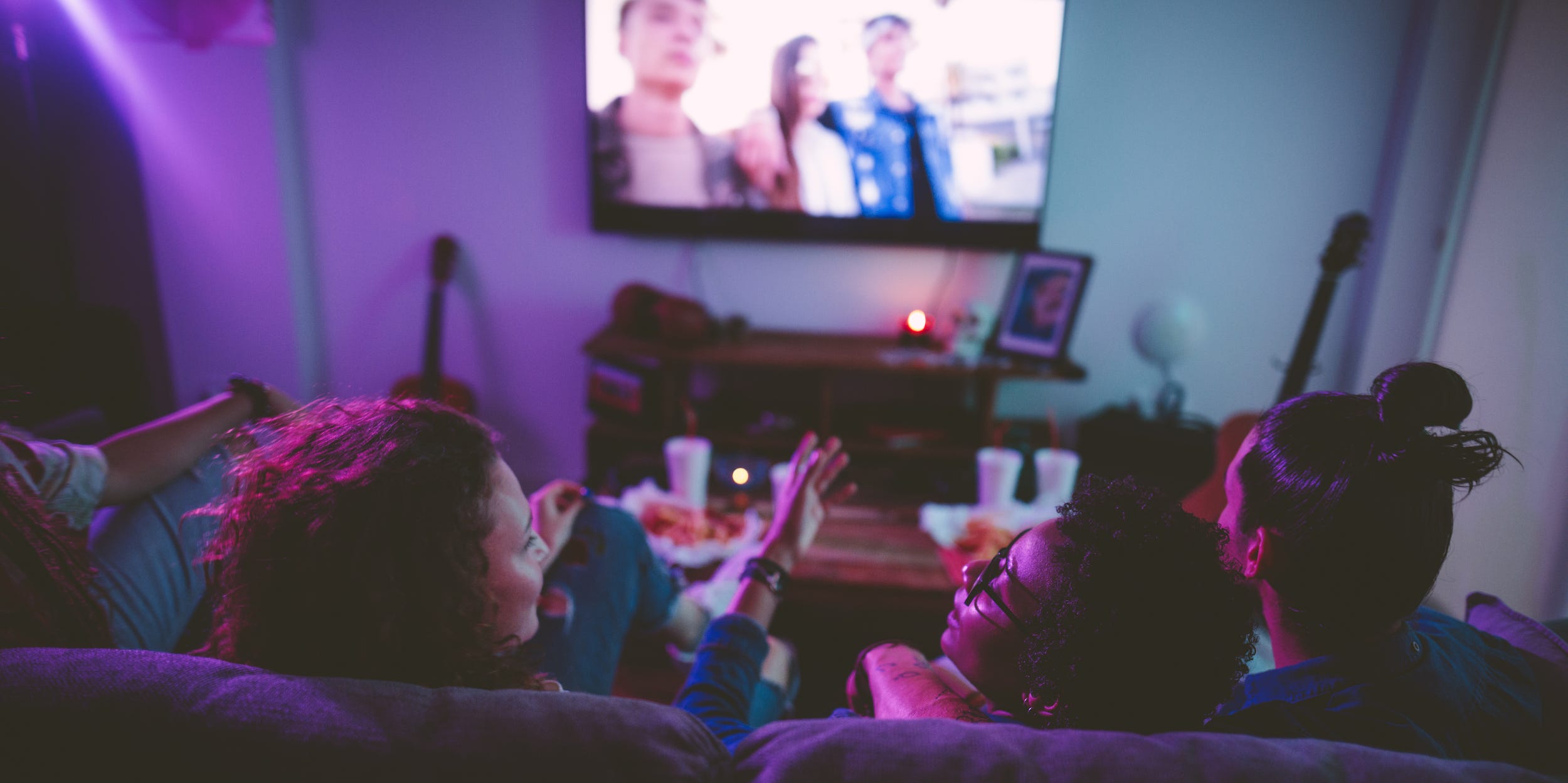 friends watching tv streaming at home