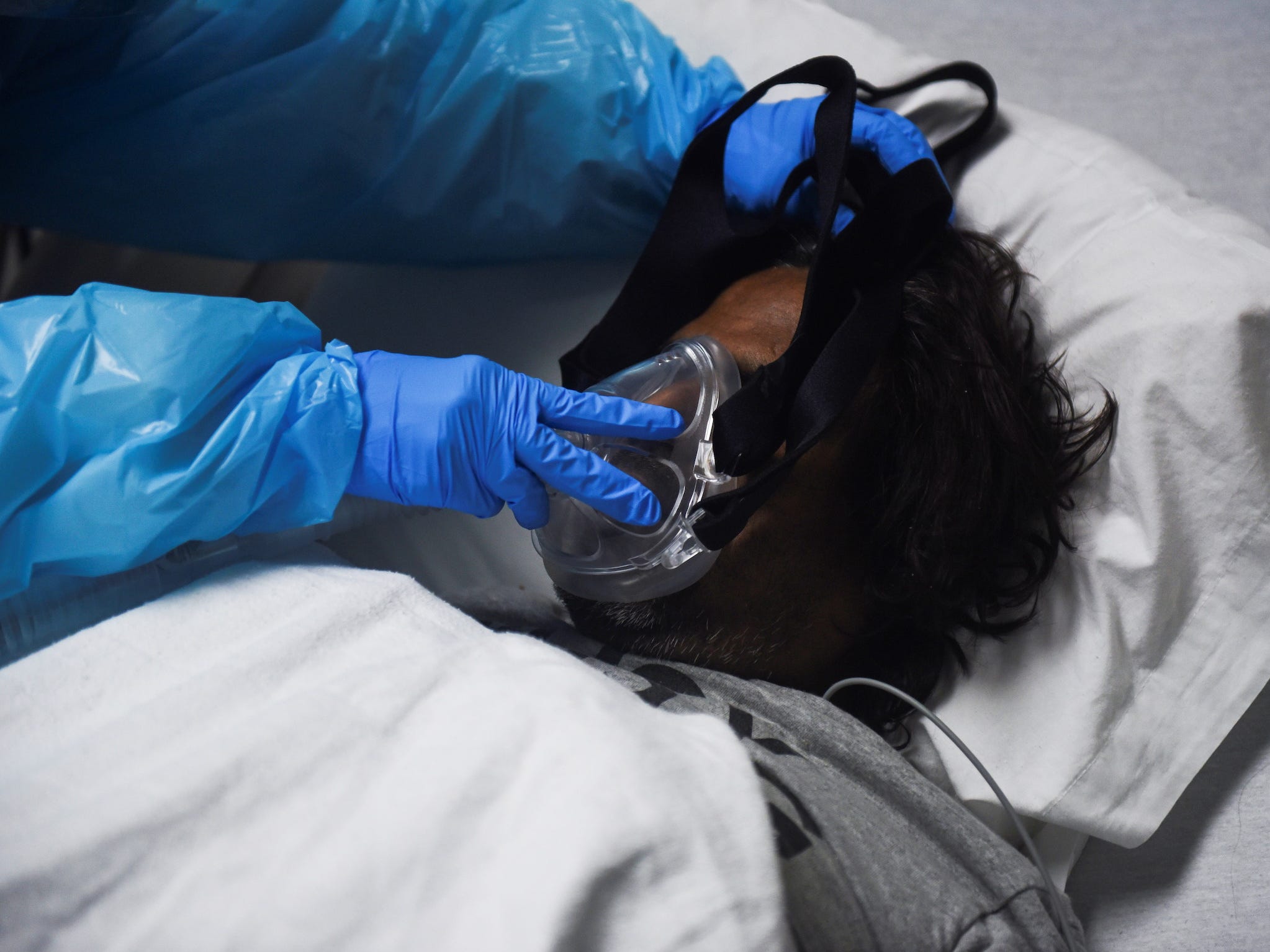 bipap machine covid patient coronavirus hospital healthcare breathing mask oxygen
