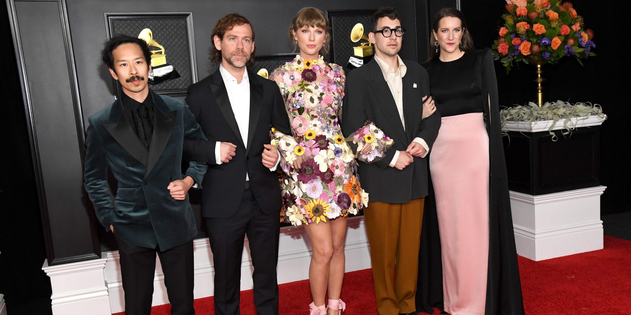 taylor swift grammys red carpet