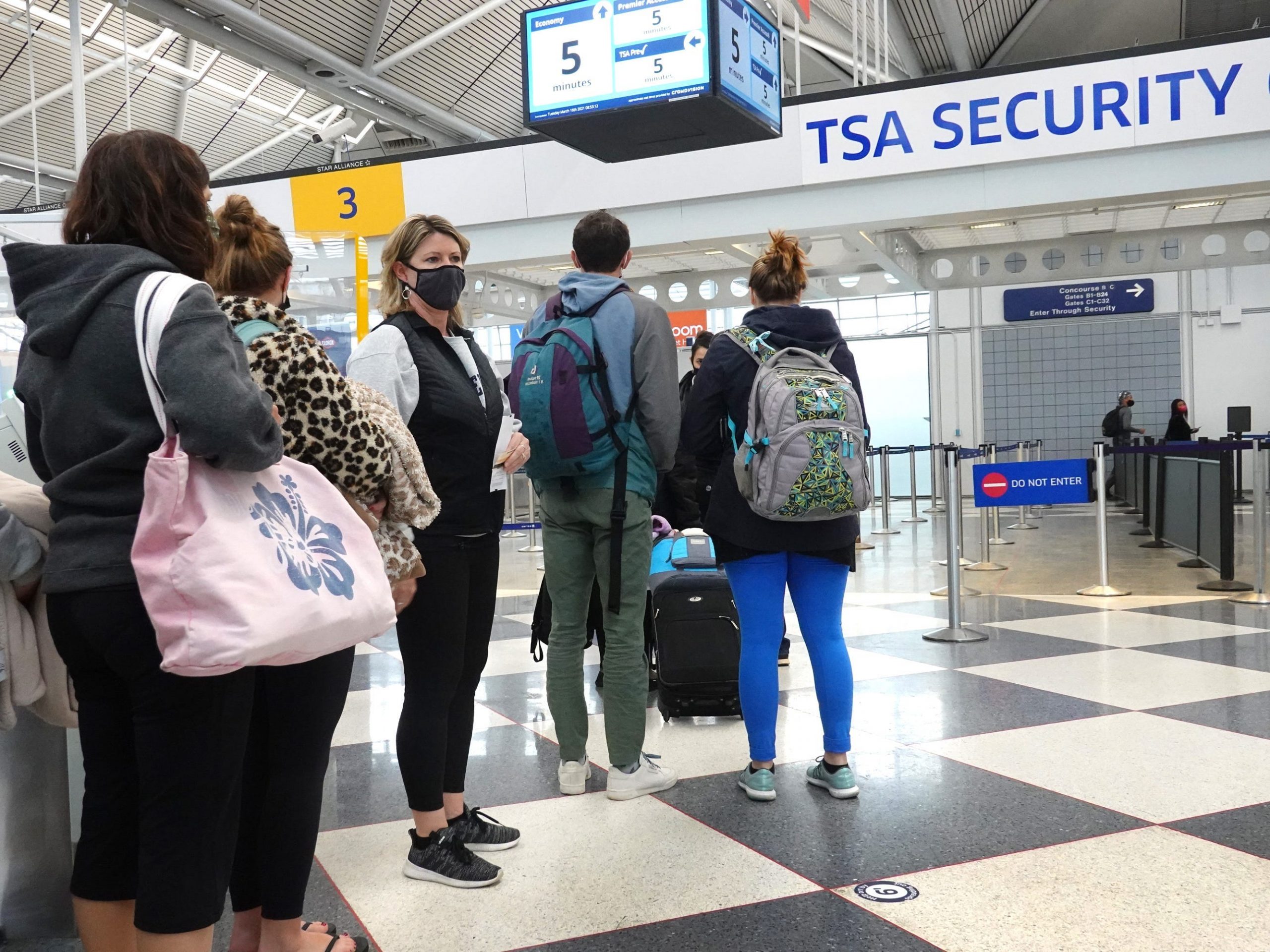 Airport pandemic covid travel Illinois