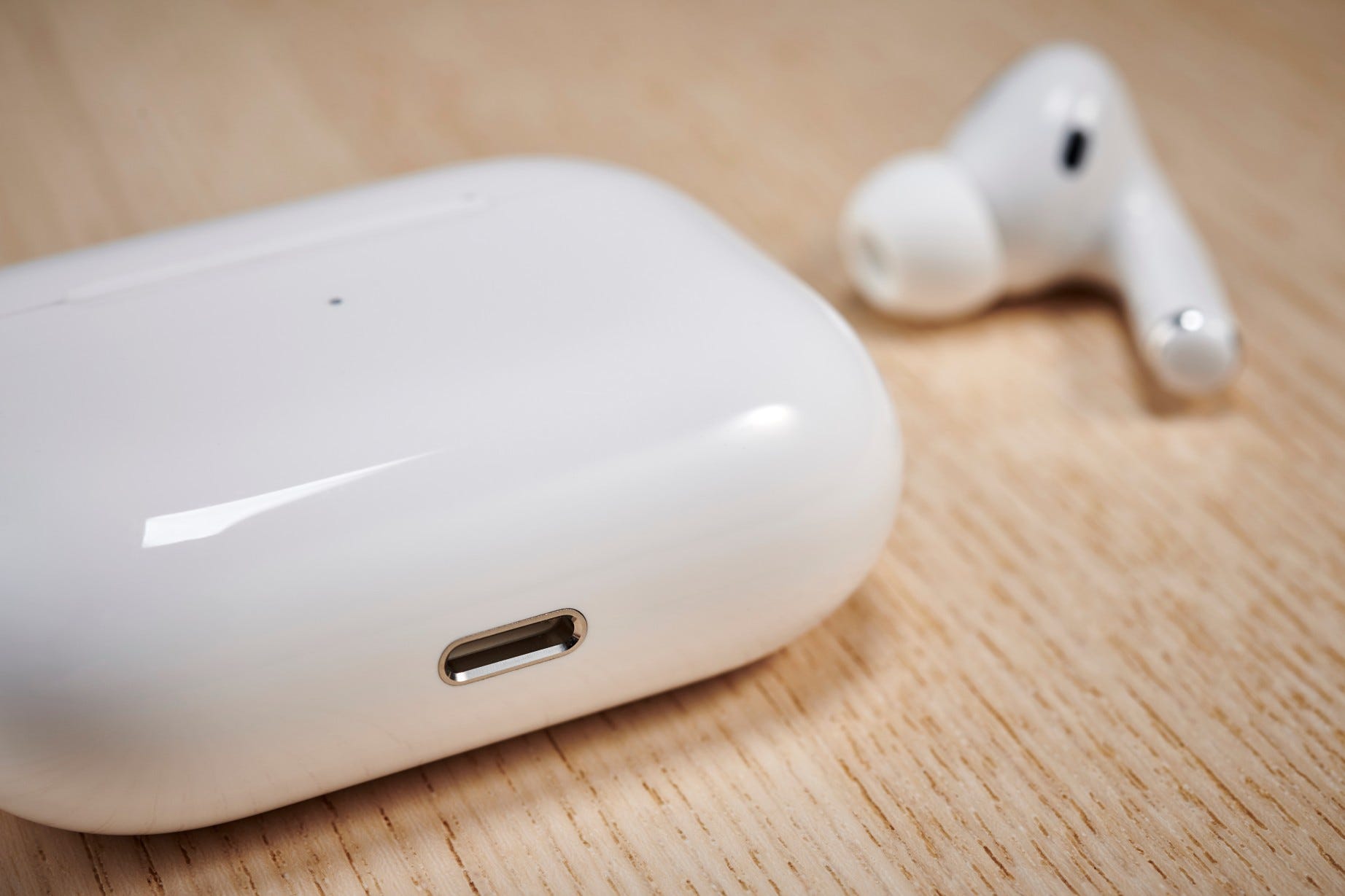 Apple AirPods Pro charging case
