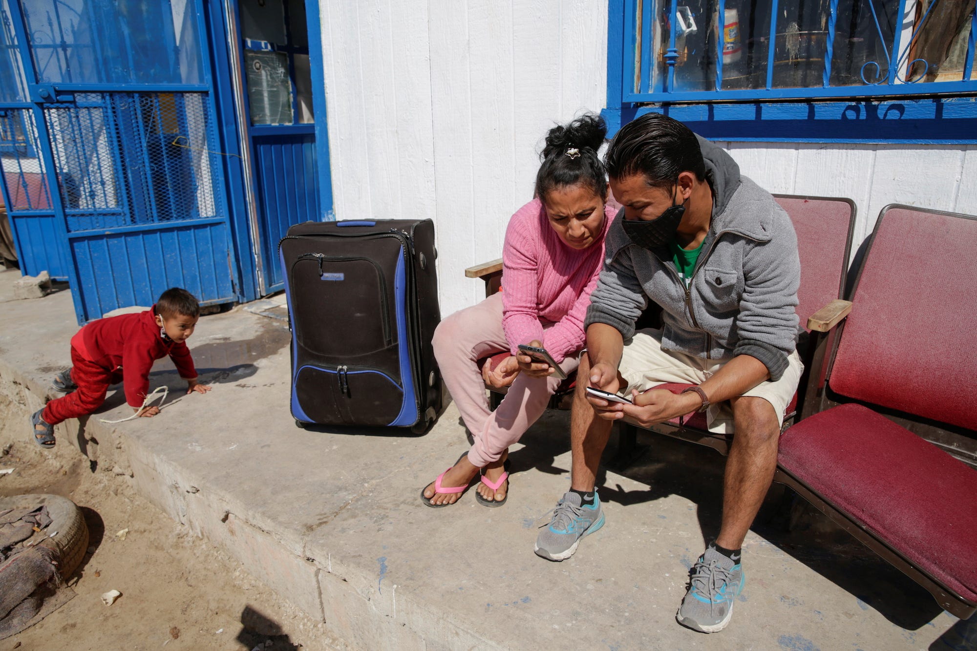 Mexico migrant Ciudad Juarez phone