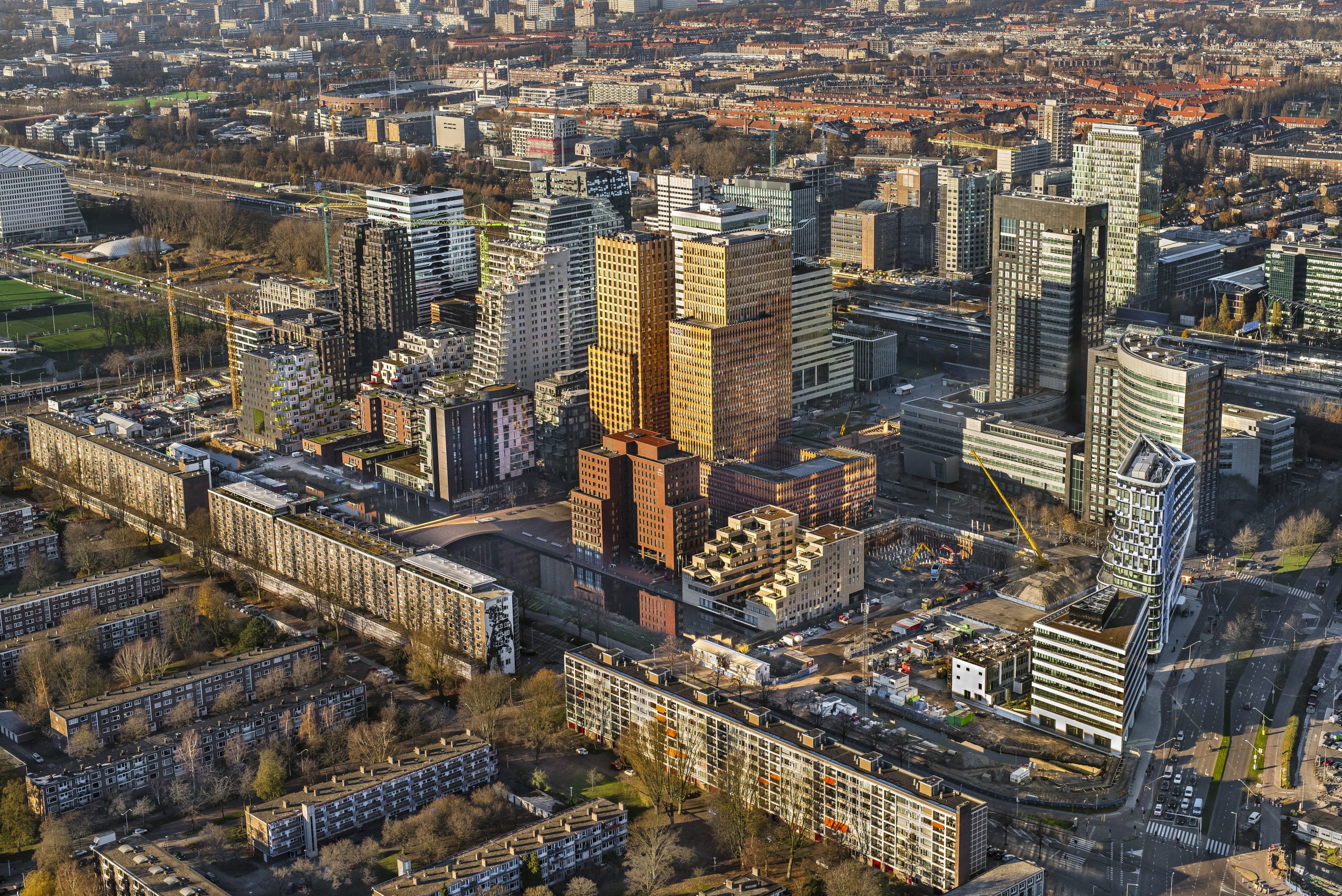 Luchtfoto van de Zuidas, het Amsterdamse zakendistrict.