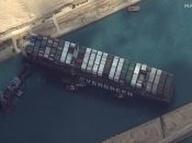 Het containerschip Ever Given blokkeert het Suezkanaal.