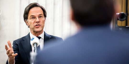 Mark Rutte (VVD) in debat met Thierry Baudet (Forum voor Democratie) tijdens het NOS Radiodebat.