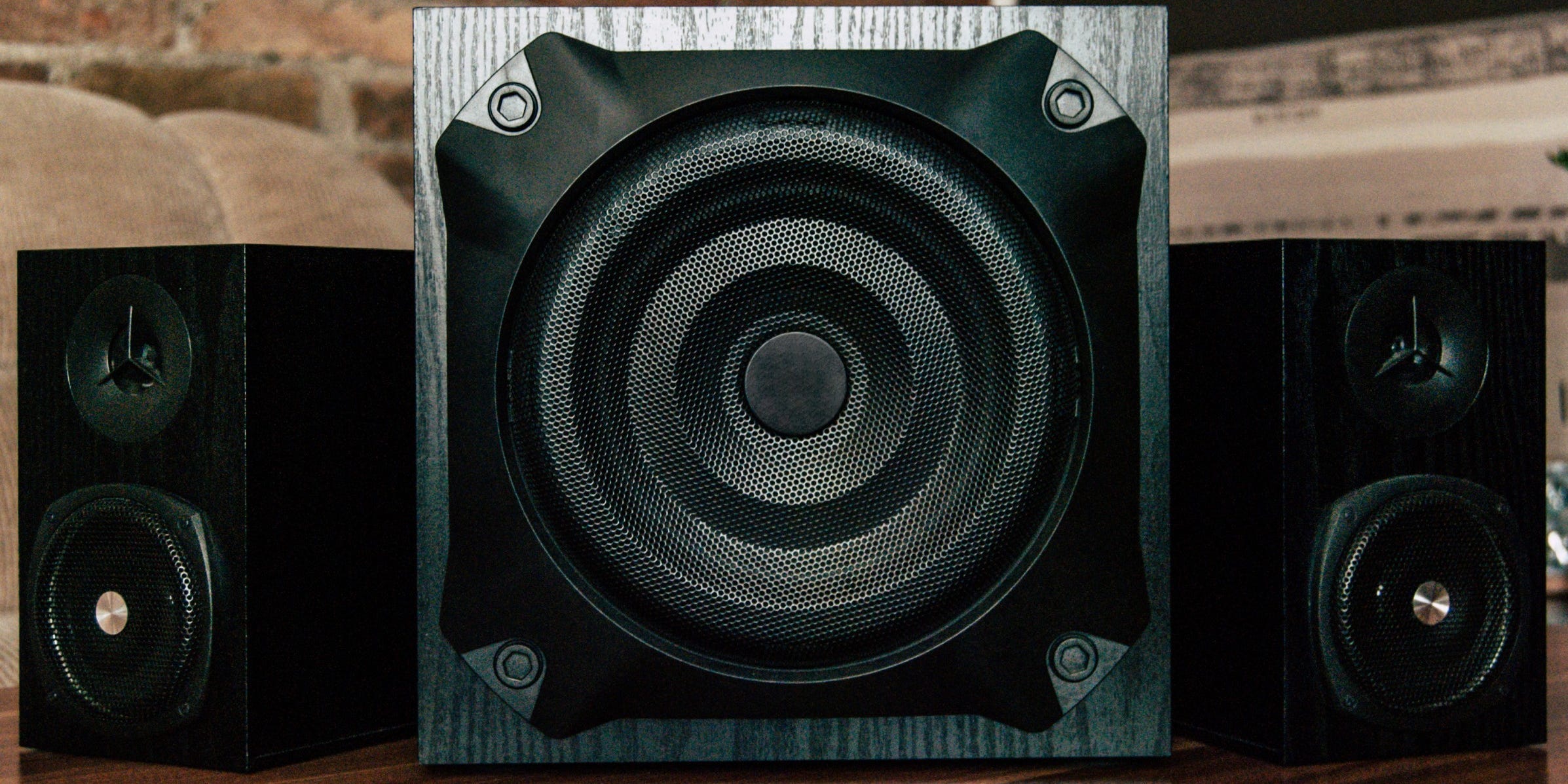 Subwoofer iwth speakers