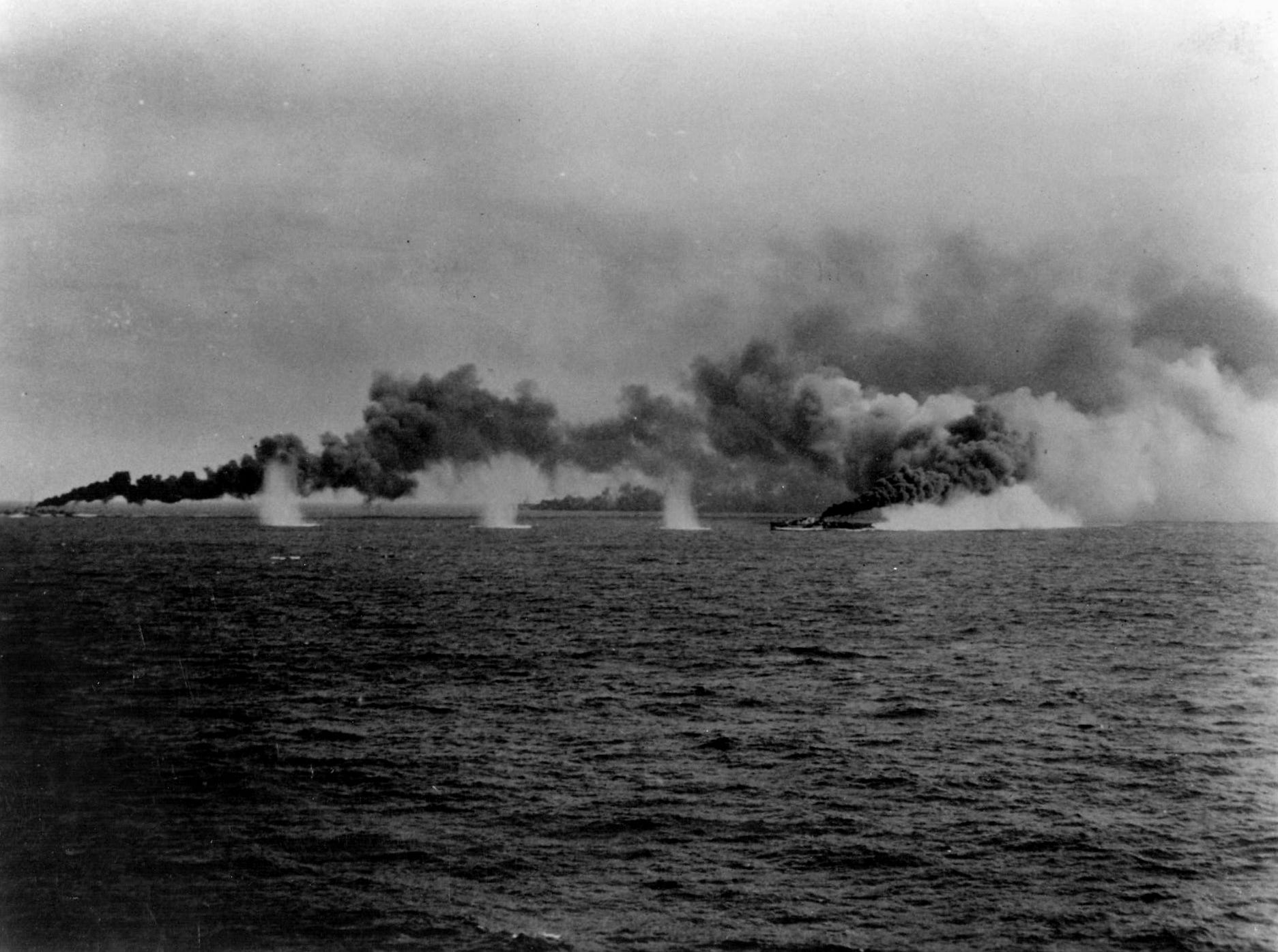 Destroyers_laying_smoke_screen_during_Battle_off_Samar_1944