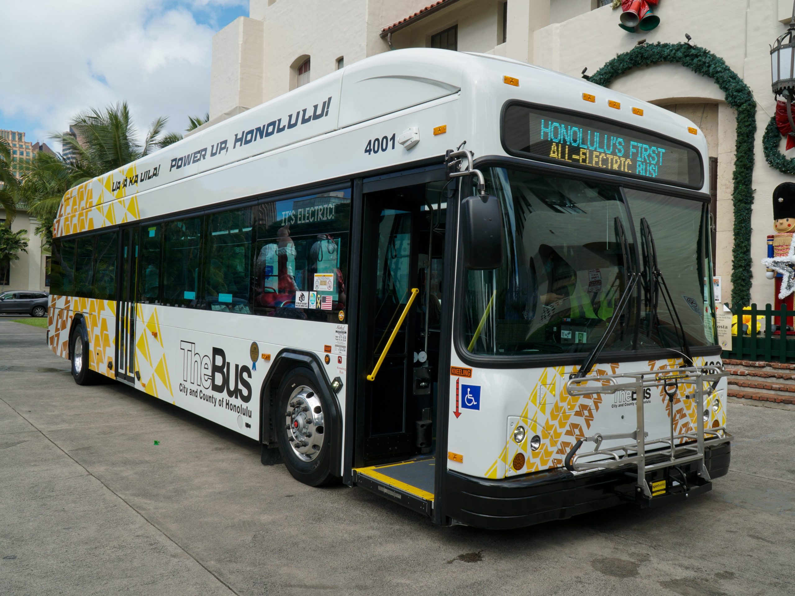 City and County of Honolulu’s first all-electric TheBus unveiled at Honolulu Hale before deploying on routes based at the Kalihi-Pālama Bus Facility