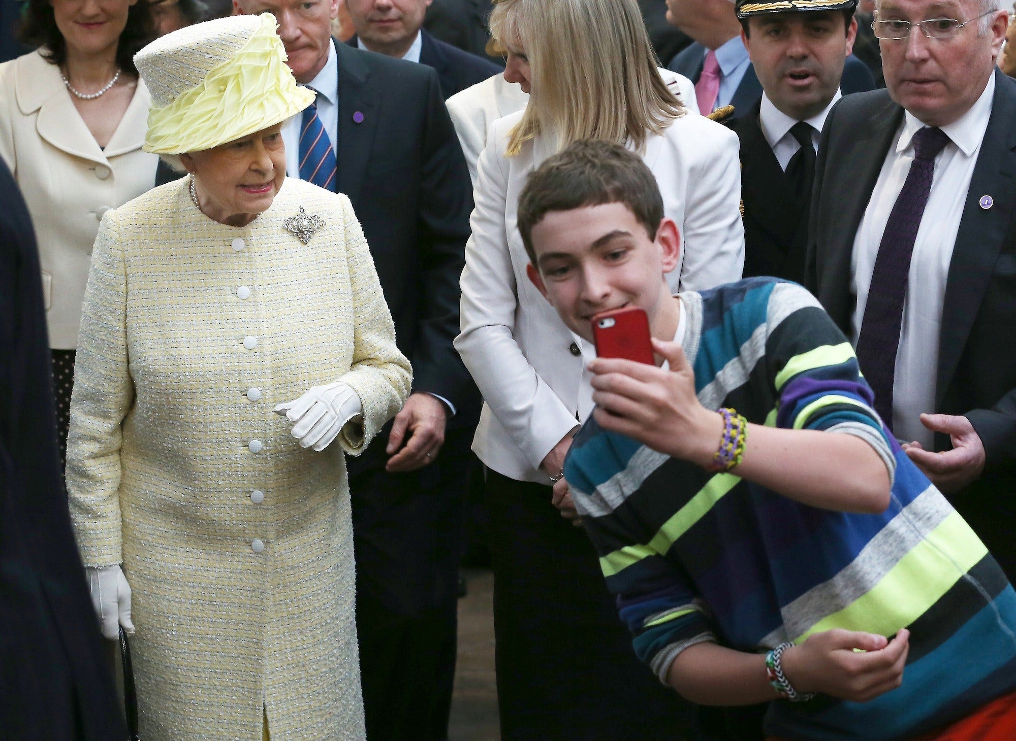 queen elizabeth selifie