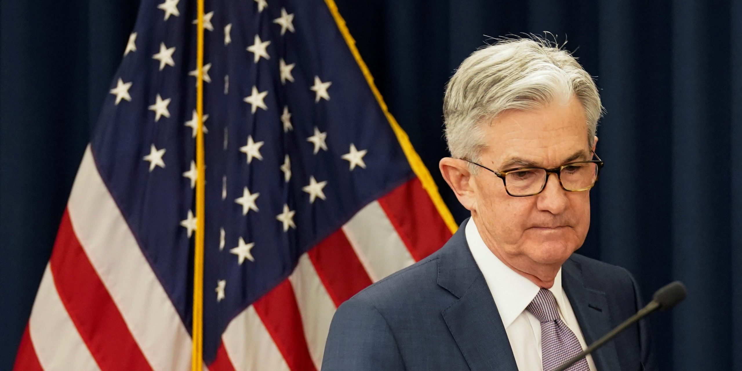 FILE PHOTO: U.S. Federal Reserve Chairman Jerome Powell arrives to speak to reportersin Washington, U.S., March 3, 2020. REUTERS/Kevin Lamarque