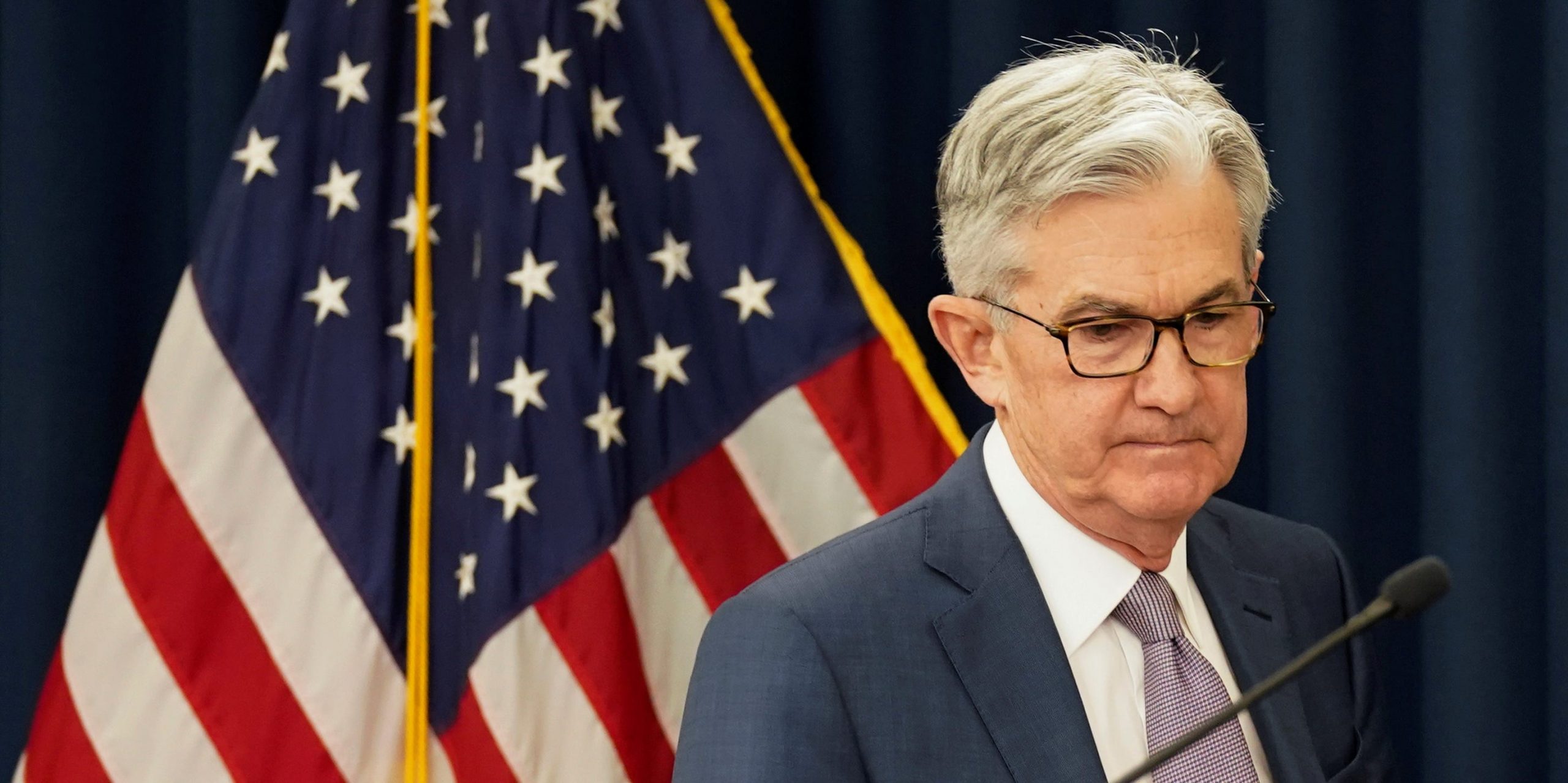 FILE PHOTO: U.S. Federal Reserve Chairman Jerome Powell arrives to speak to reportersin Washington, U.S., March 3, 2020. REUTERS/Kevin Lamarque