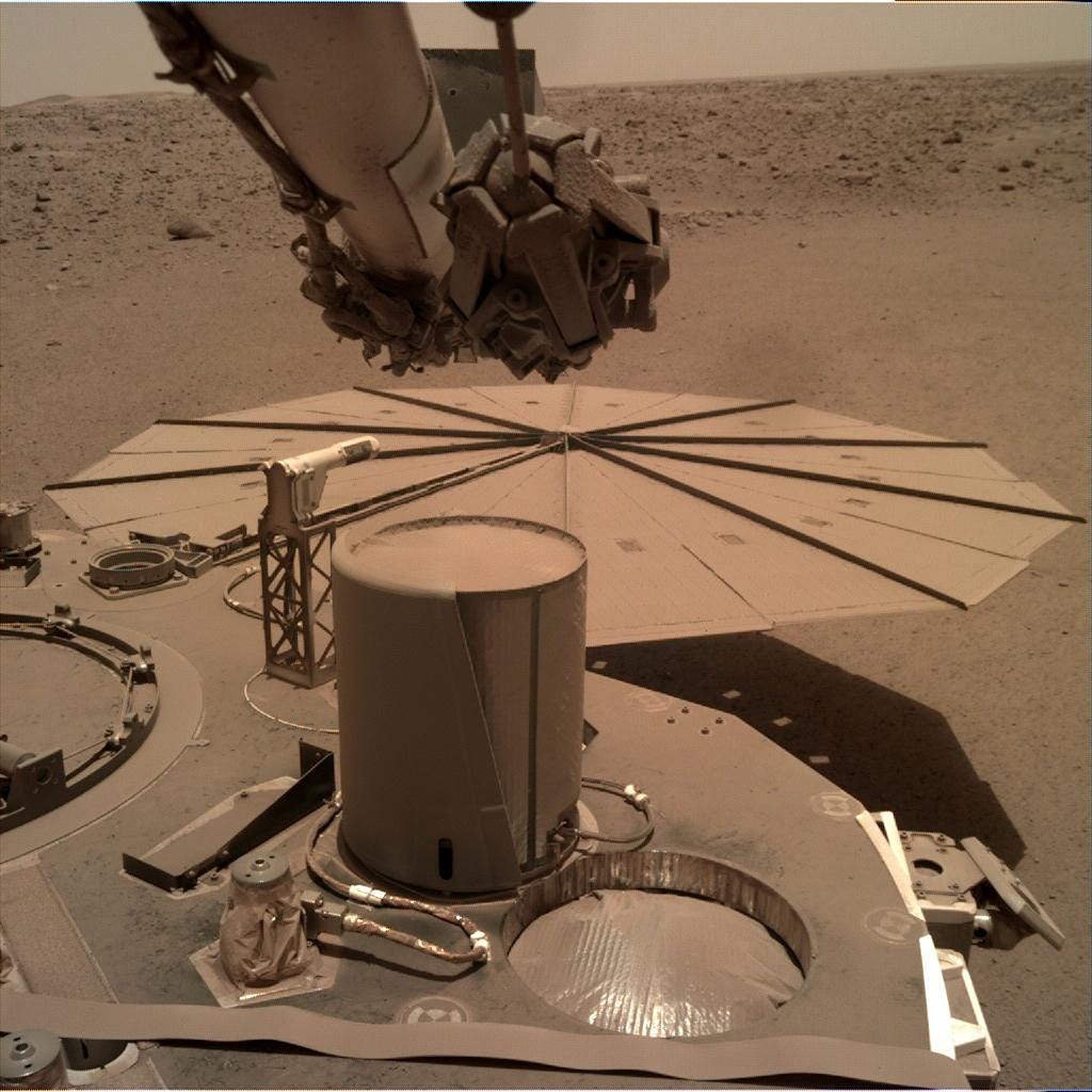 insight mars lander red dust solar panels