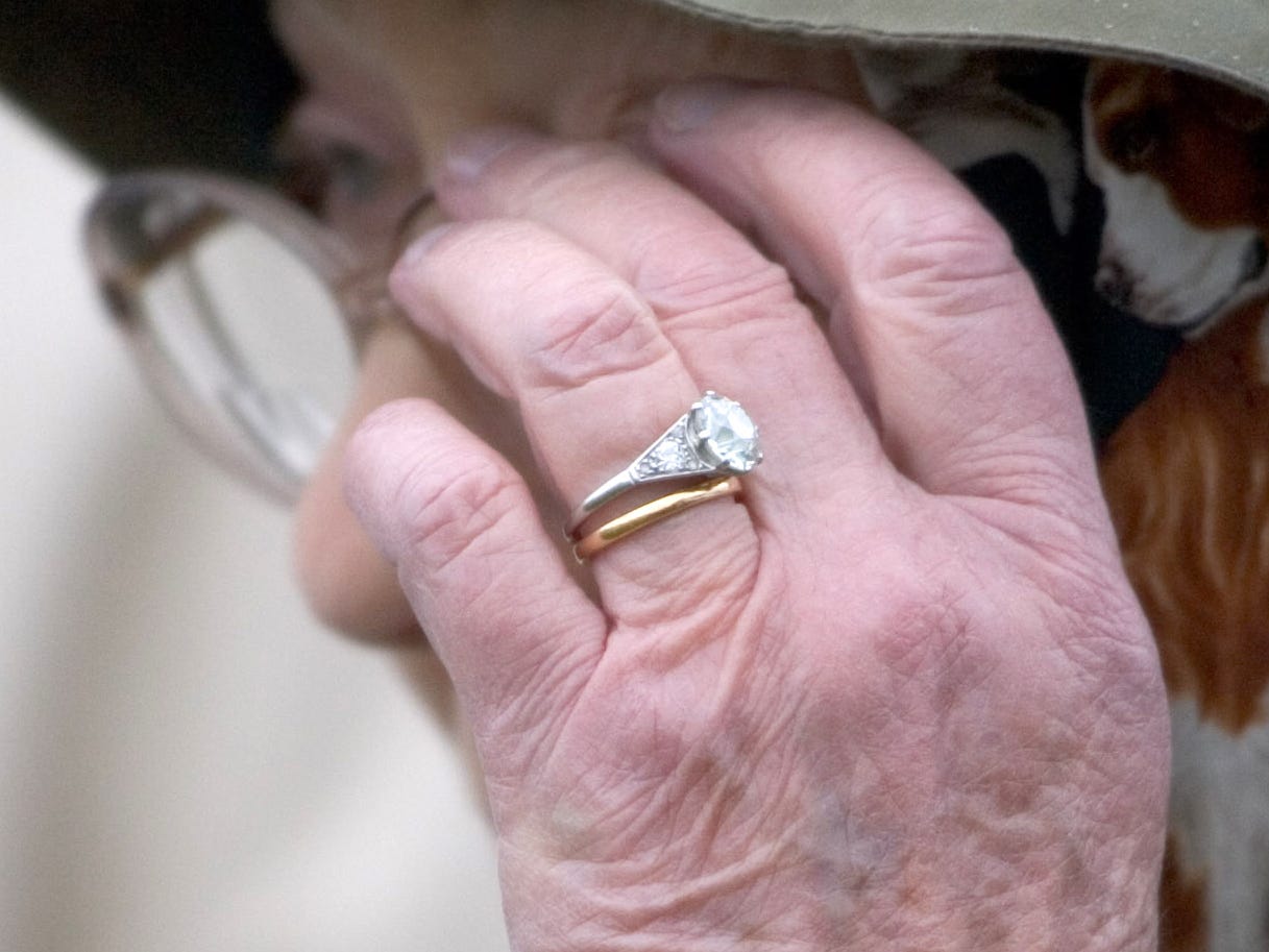 queen elizabeth II engagement ring