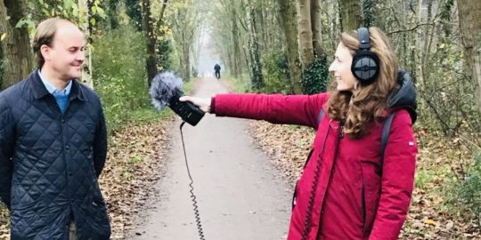Fleur Brockhus interviewt Joost Röselaers voor haar podcast.