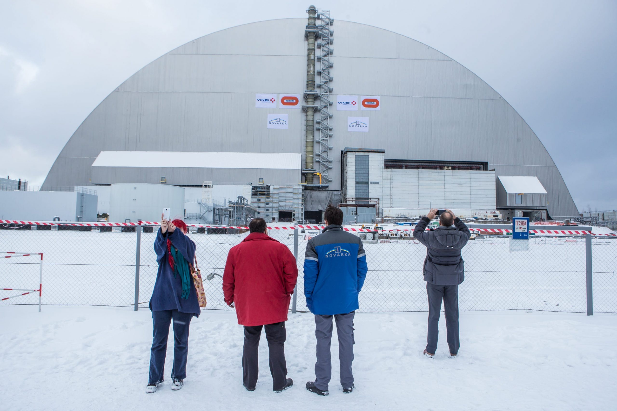 sarcophagus tourists chernobyl