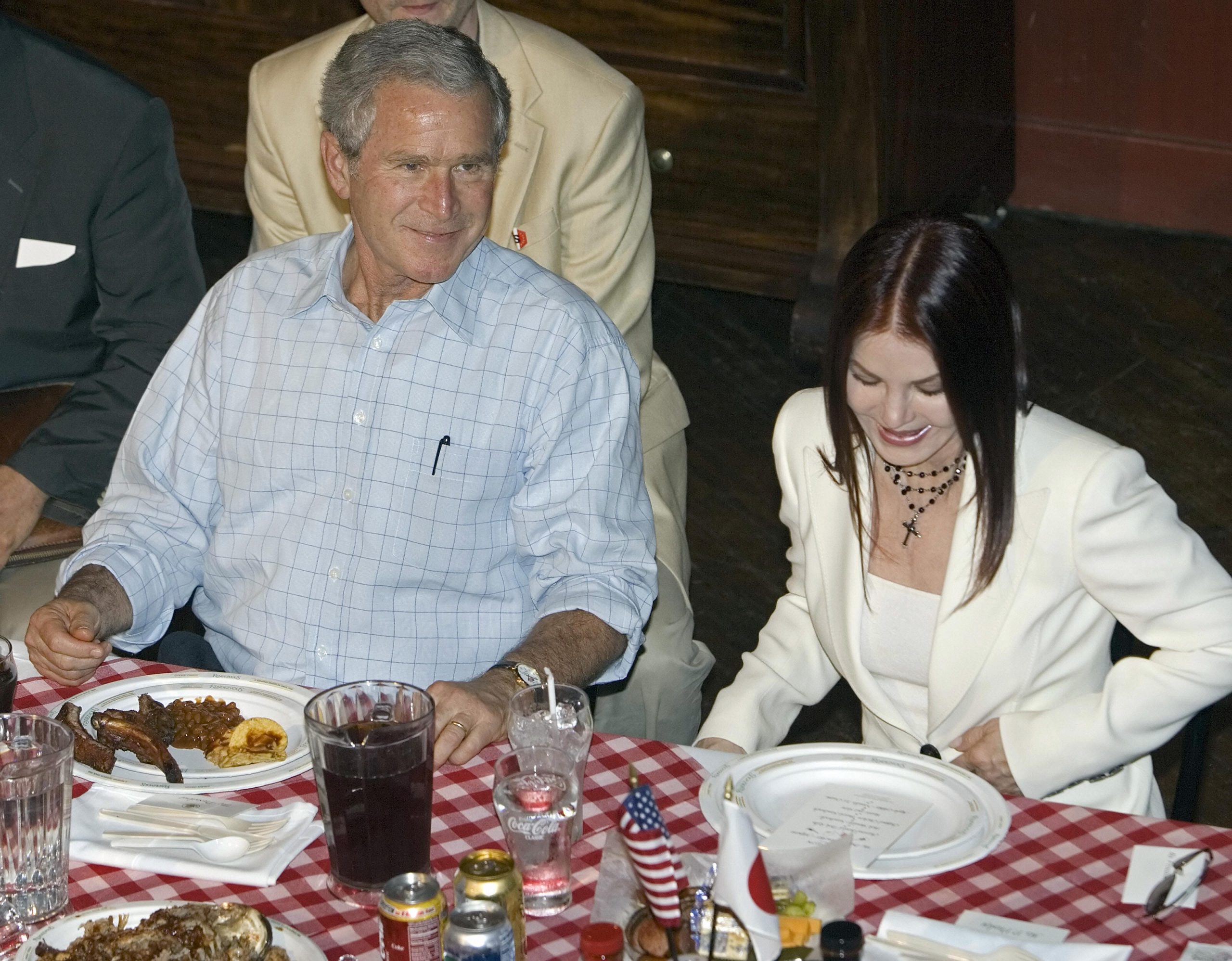 george w bush eating barbeque