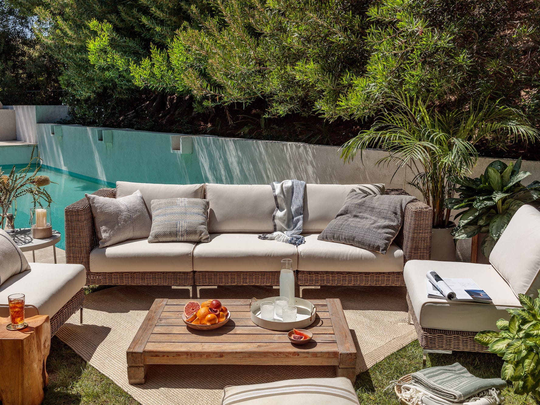 Outer outdoor furniture