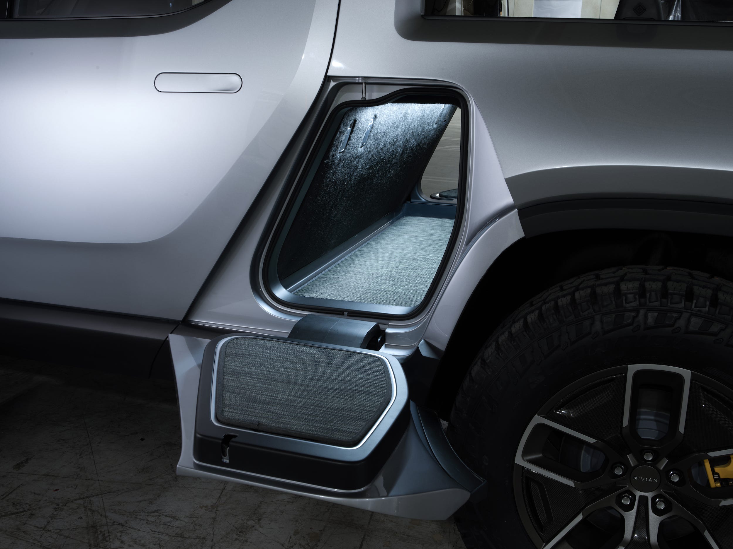 Rivian R1T gear tunnel