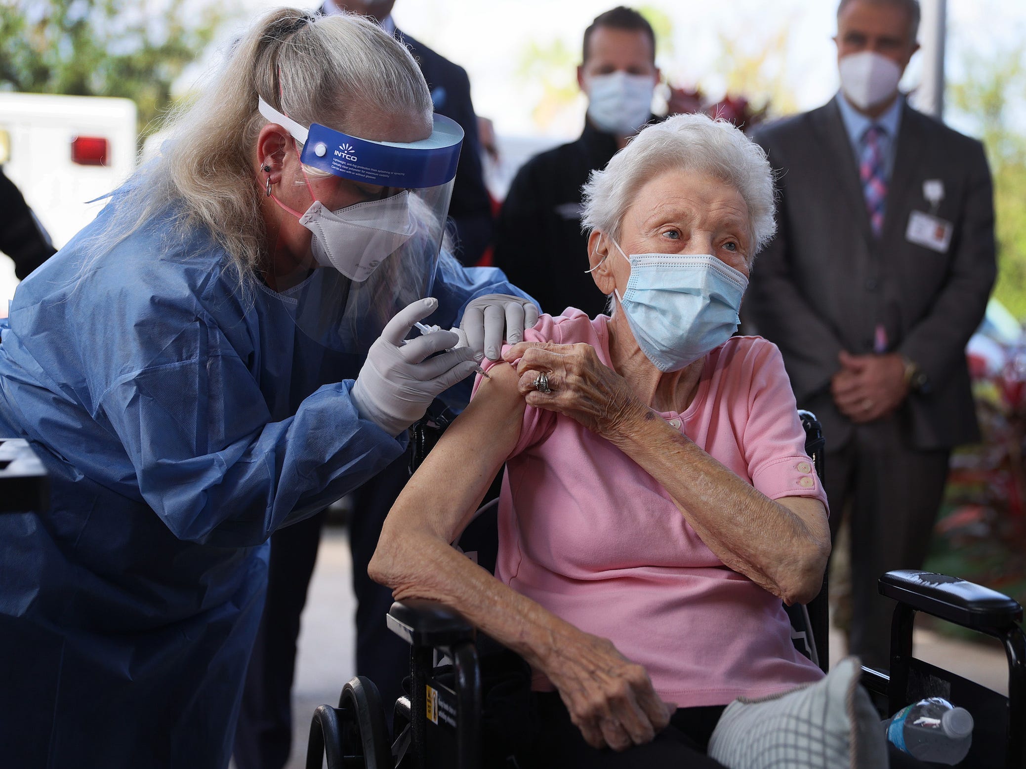 pfizer vaccine covid 19 nursing homes