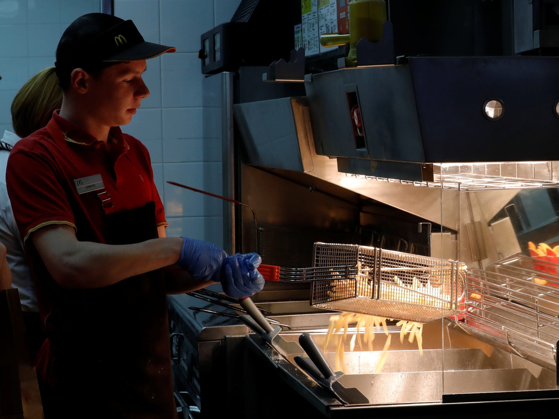 mcdonald's worker restaurant fast food cook fries employee