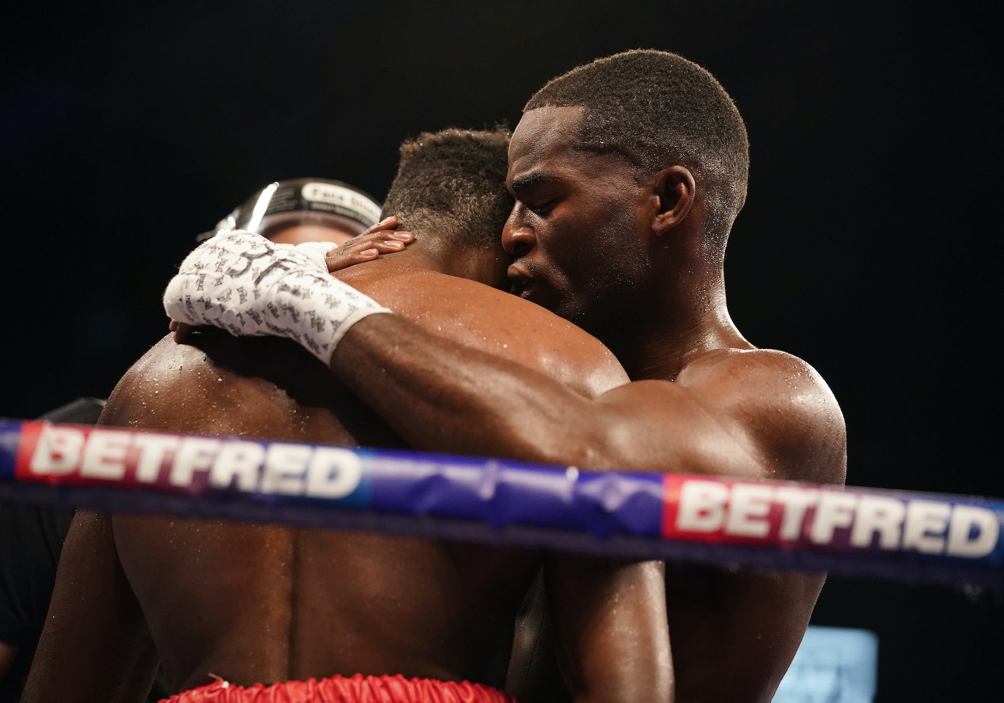Joshua Buatsi destroyed Daniel dos Santos in 4 rounds before consoling him when he cried in the ring