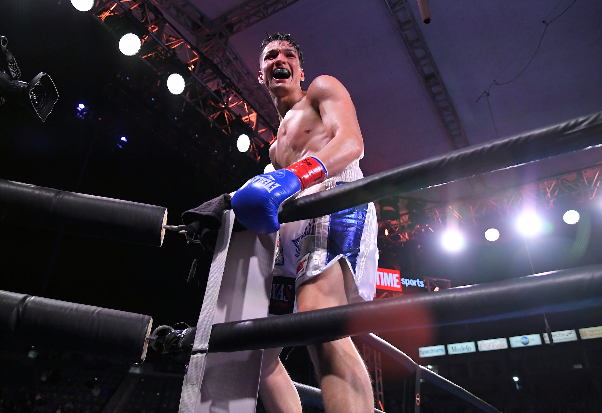 Brandon Figueroa beats Luis Nery knockout video