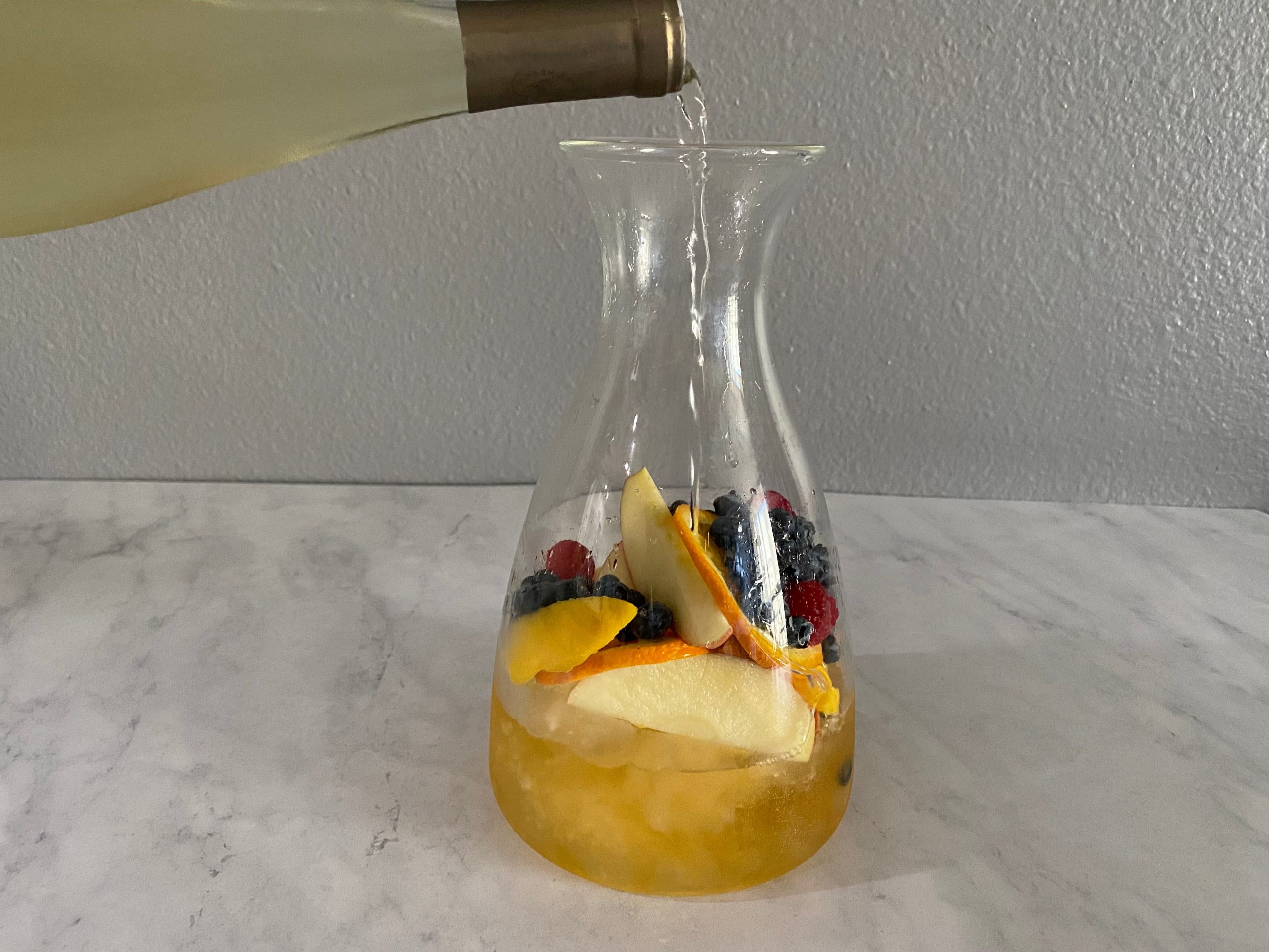 Trisha Yearwood sangria pouring wine