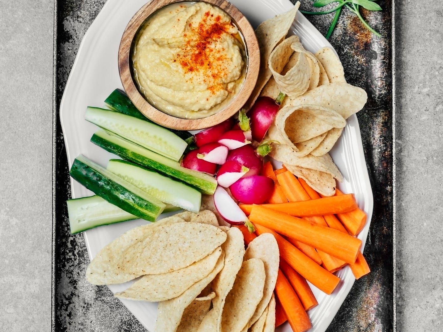 hummus and veggies