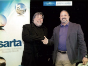 Steve Wozniak and Ralph Reilly shaking hands in 2011.