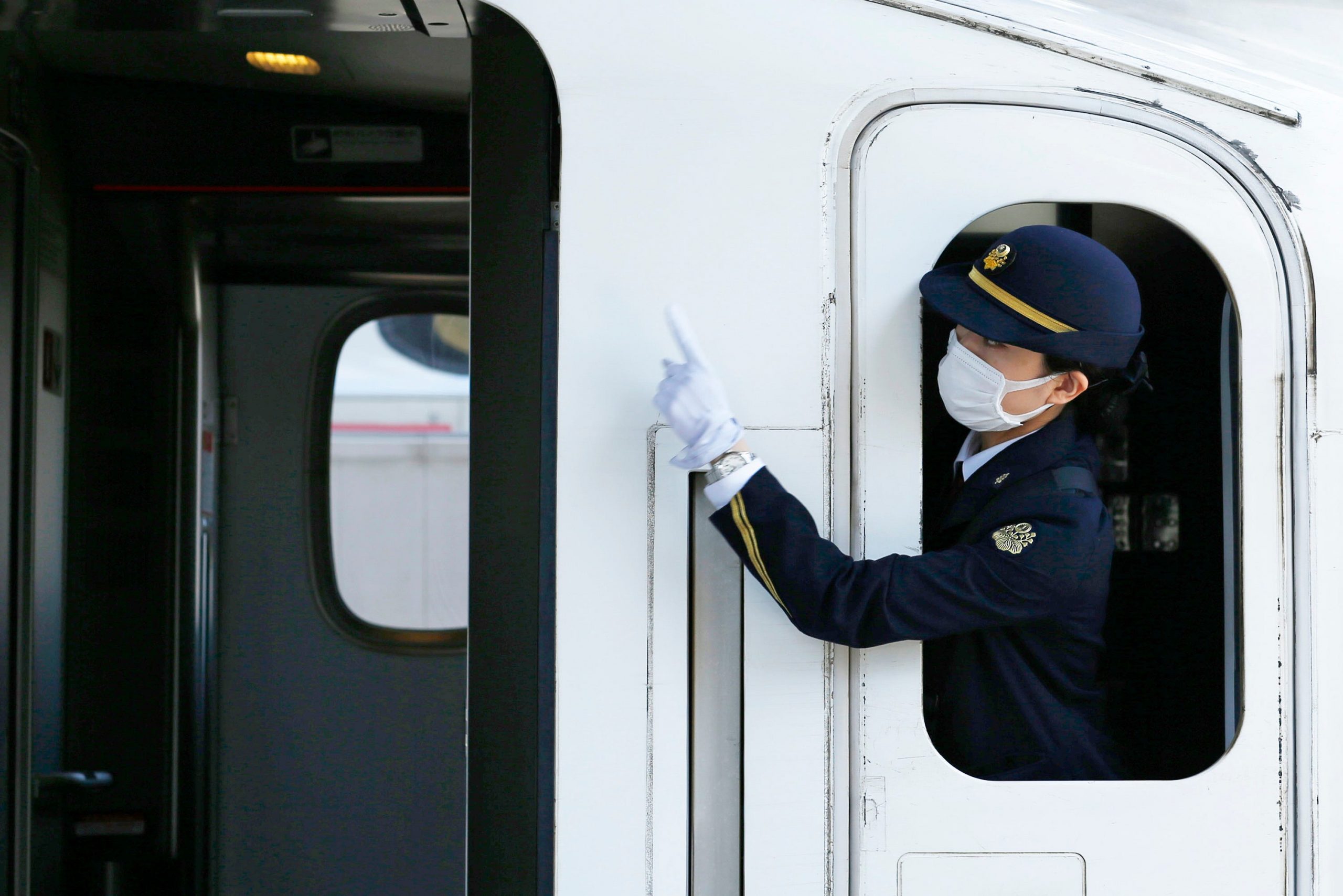 The Driver Of A Speeding Japanese Bullet Train Left The Cockpit For An ...