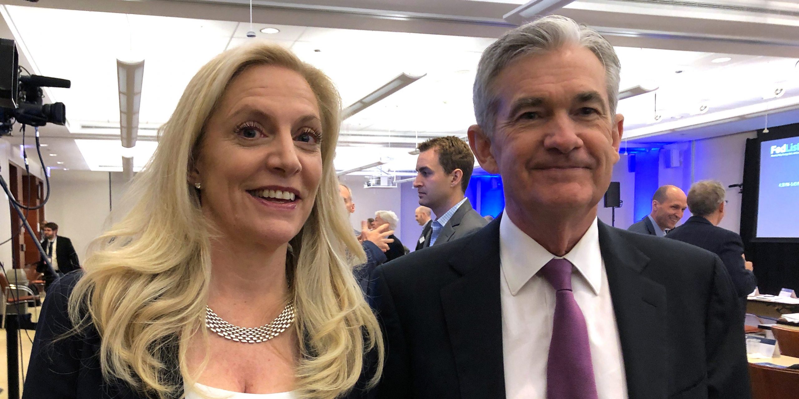 FILE PHOTO: Federal Reserve Chairman Jerome Powell poses for photos with Fed Governor Lael Brainard (L) at the Federal Reserve Bank of Chicago, in Chicago, Illinois, U.S., June 4, 2019.    REUTERS/Ann Saphir