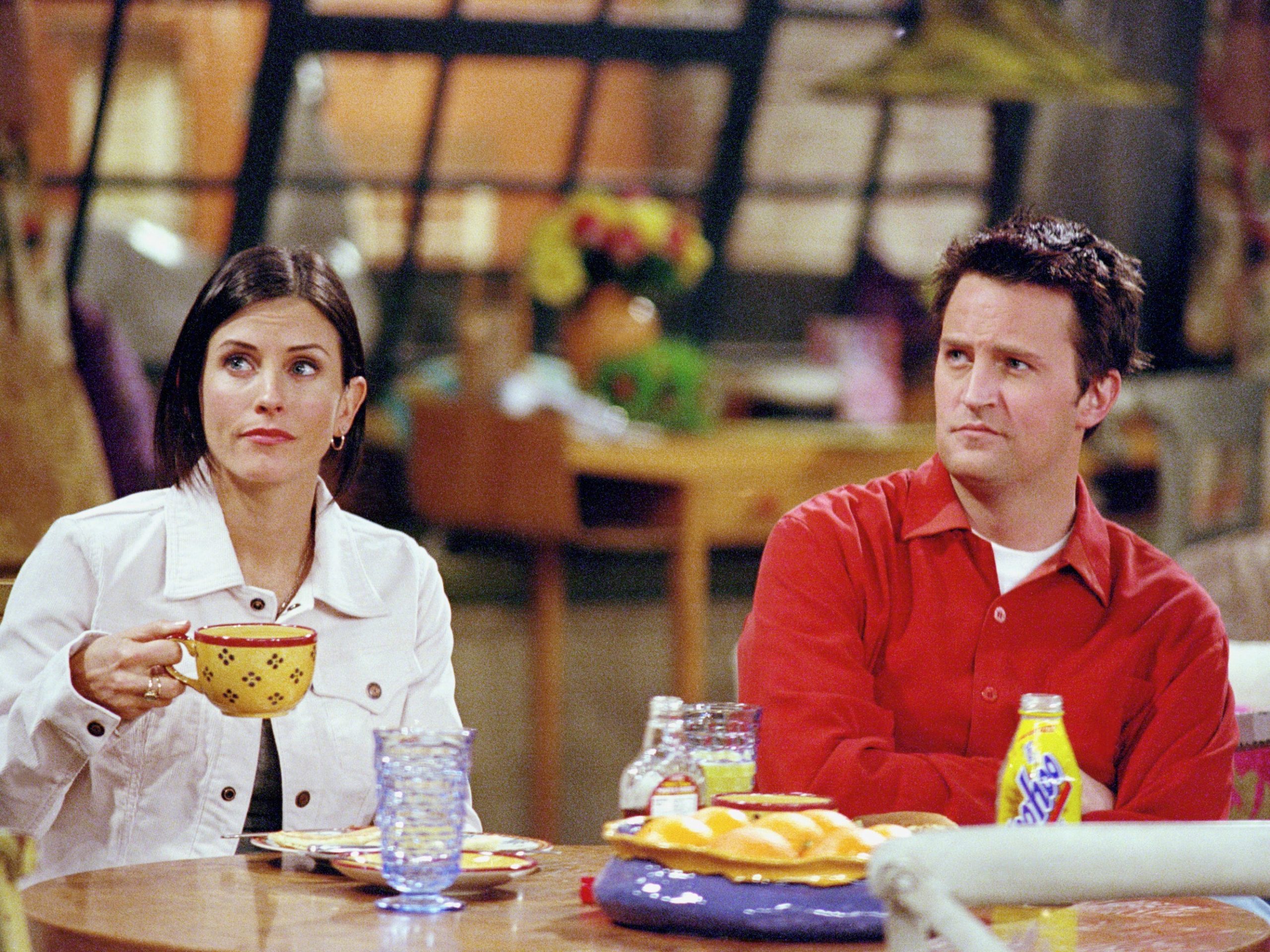 friends courteney cox and matthew perry monica and chandler