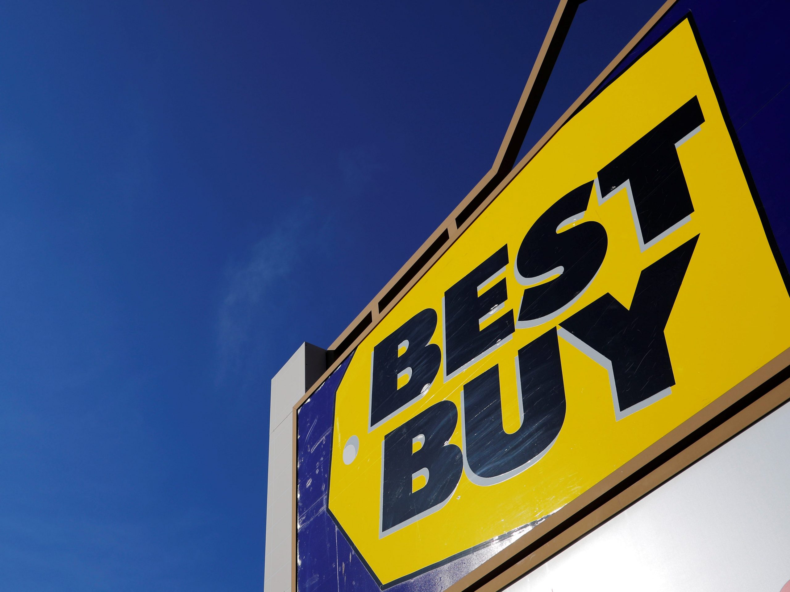 A sign marks a Best Buy store in Salem, New Hampshire, U.S., November 25, 2019.   REUTERS/Brian Snyder