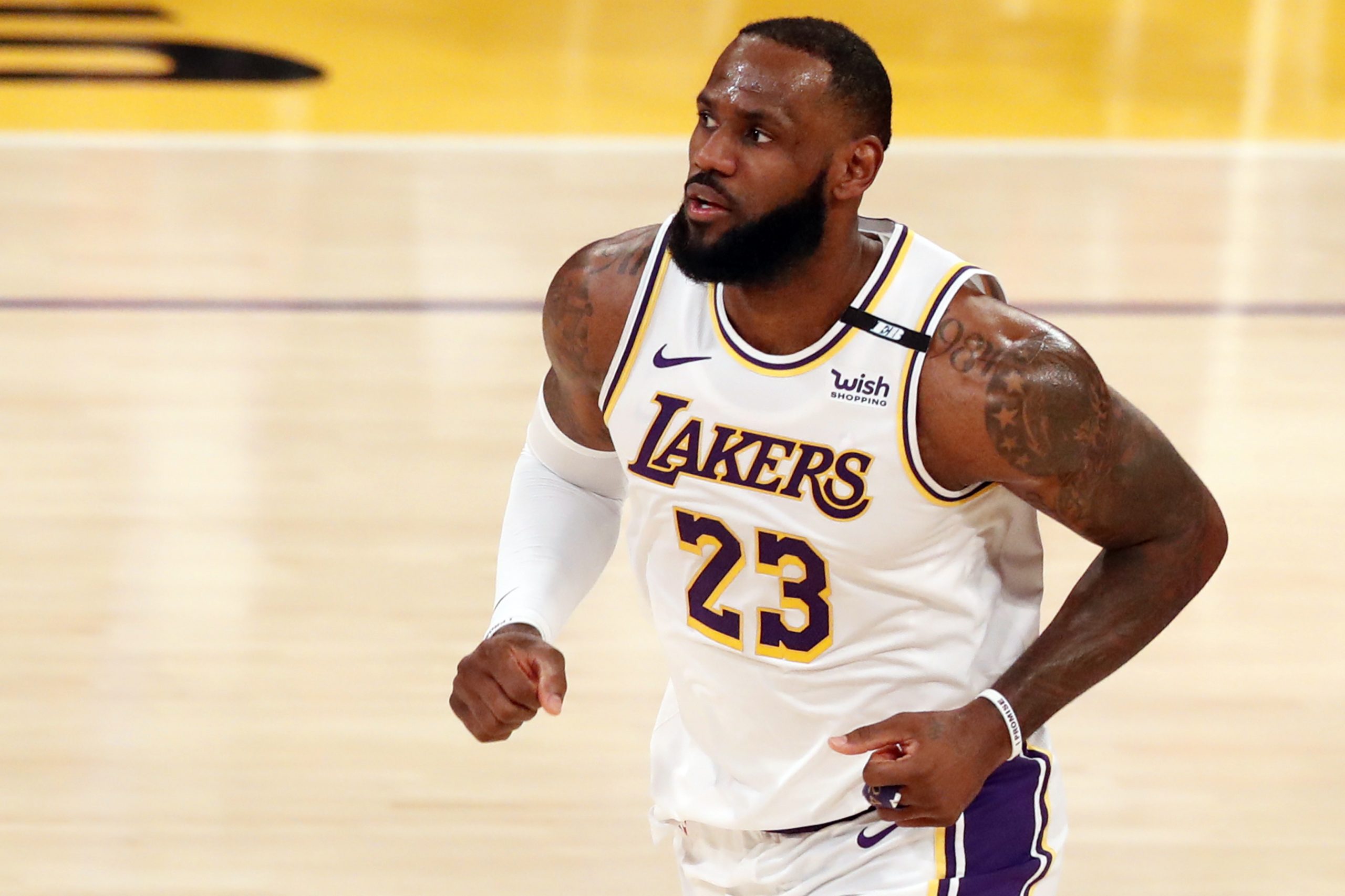 Aanvaller LeBron James van de Los Angeles Lakers tijdens een wedstrijd tegen de Toronto Raptors. Foto: EPA/Etienne Laurent