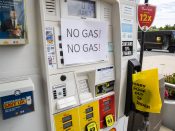 Een lege benzinepomp in Alexandria in de Amerikaanse staat Virginia.