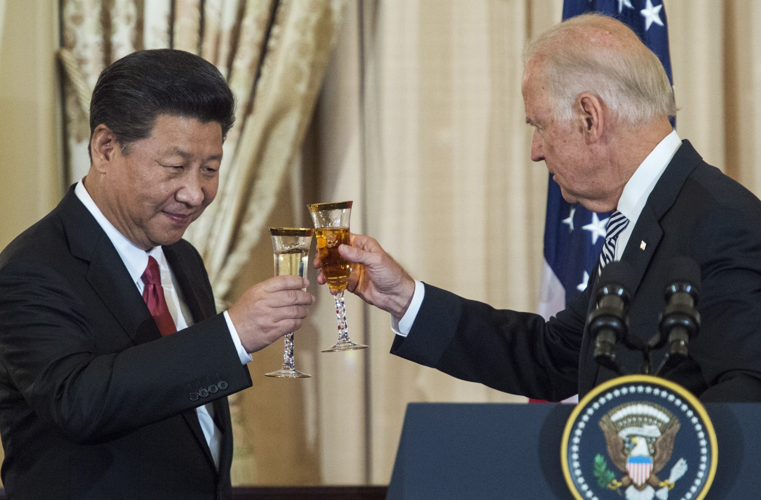 Toen vicepresident Joe Biden met de Chinese president Xi Jinping tijdens een ontmoeting bij het Amerikaanse ministerie van Buitenlandse Zaken. Foto: Paul J. Richards/AFP via Getty 