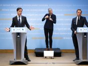 Mark Rutte en Hugo de Jonge tijdens de coronapersconferentie op 11 mei.