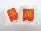 Een frietzakje van McDonald's dat PFAS bevat