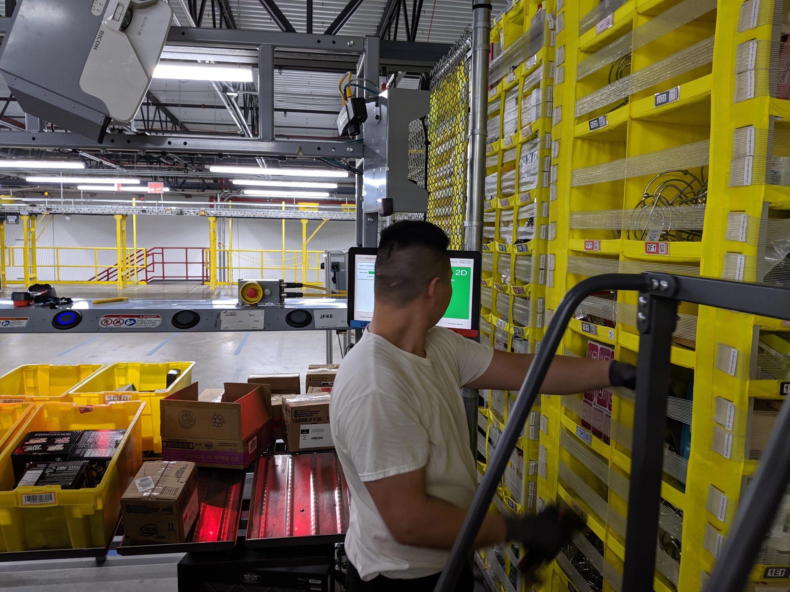 Amazon fulfillment center, Staten Island