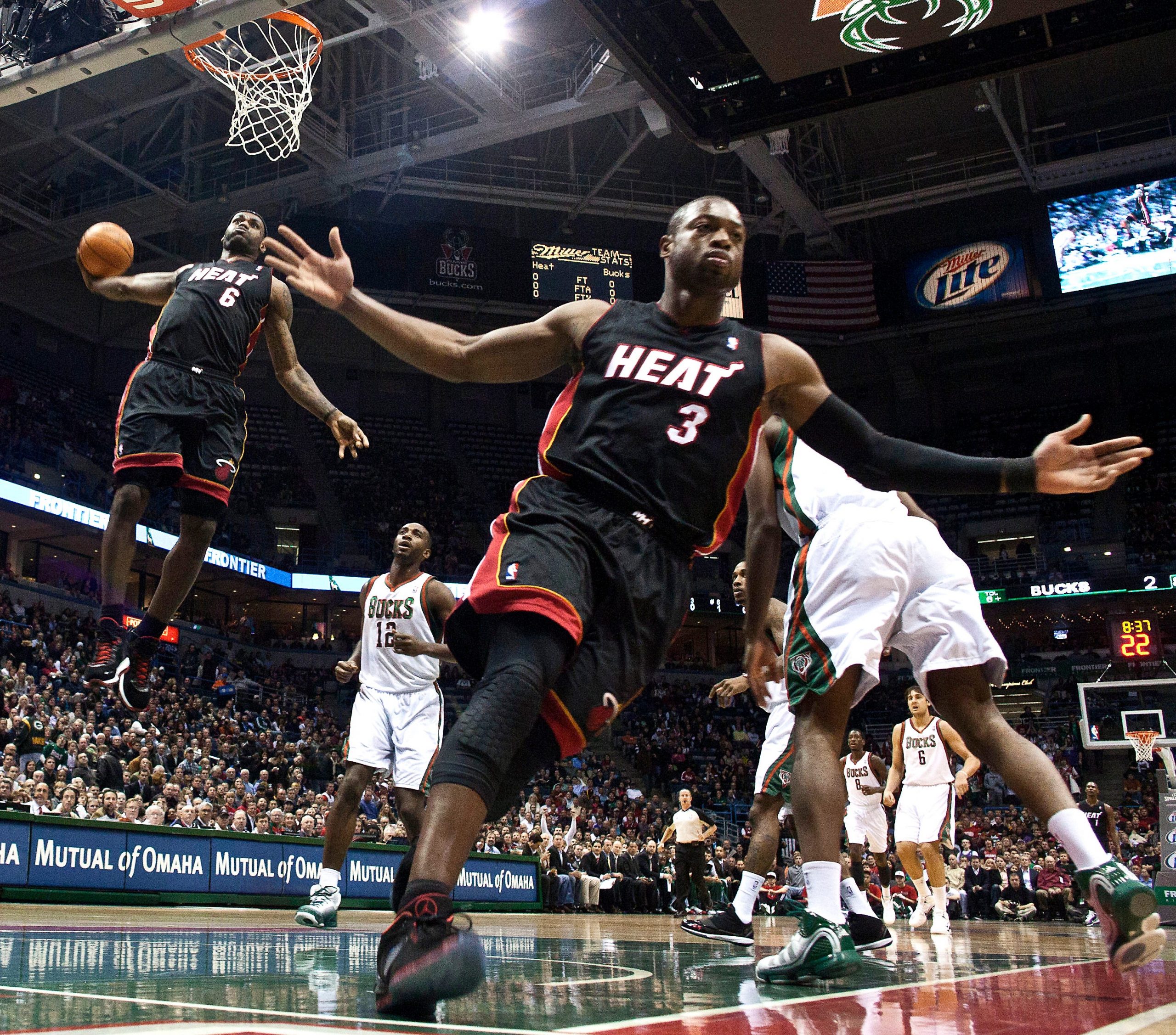 LeBron James Dwyane Wade alley oop