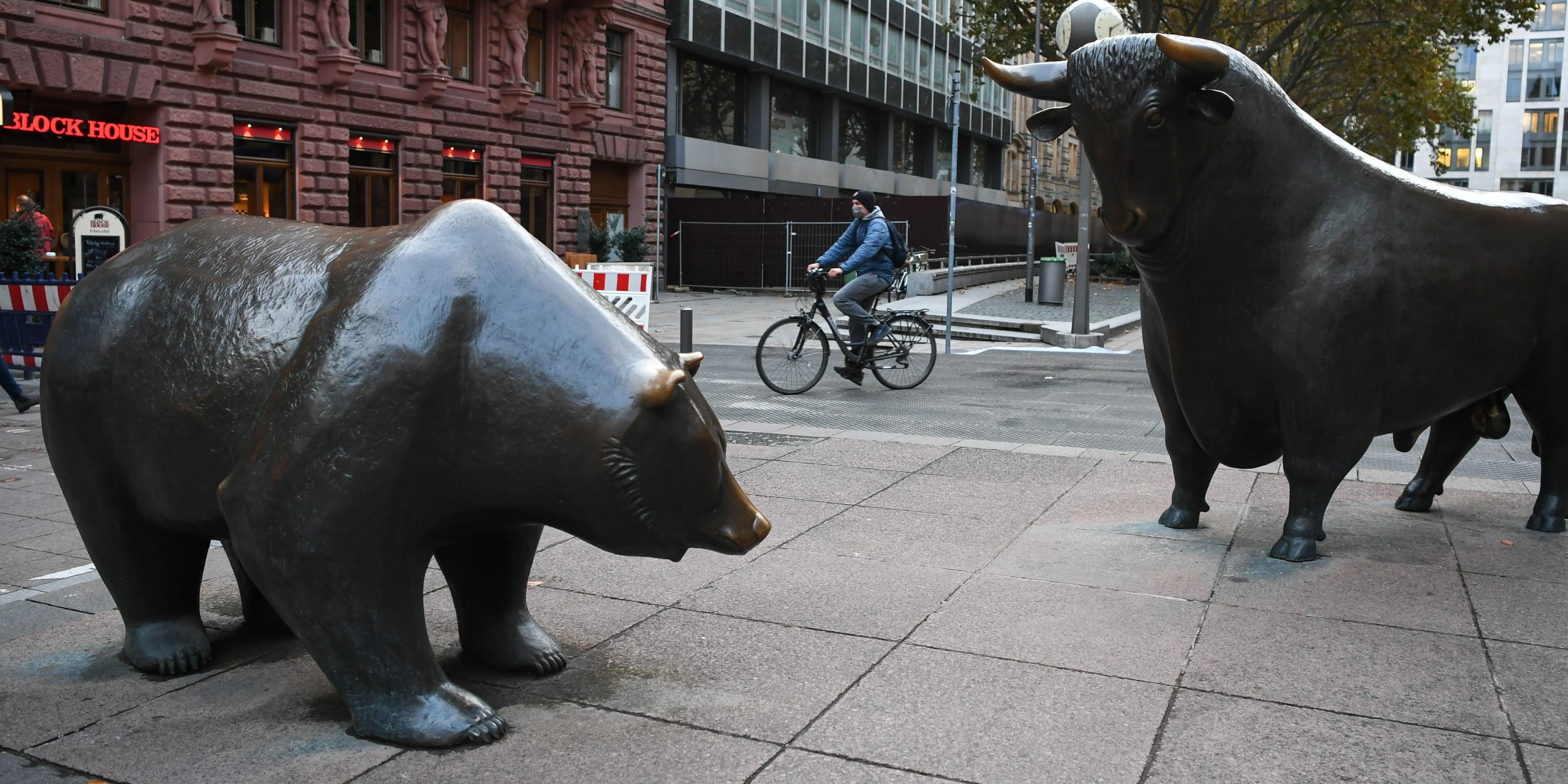 Bull and Bear sculptures outside the Frankfurt Stock Exchange in Frankfurt,