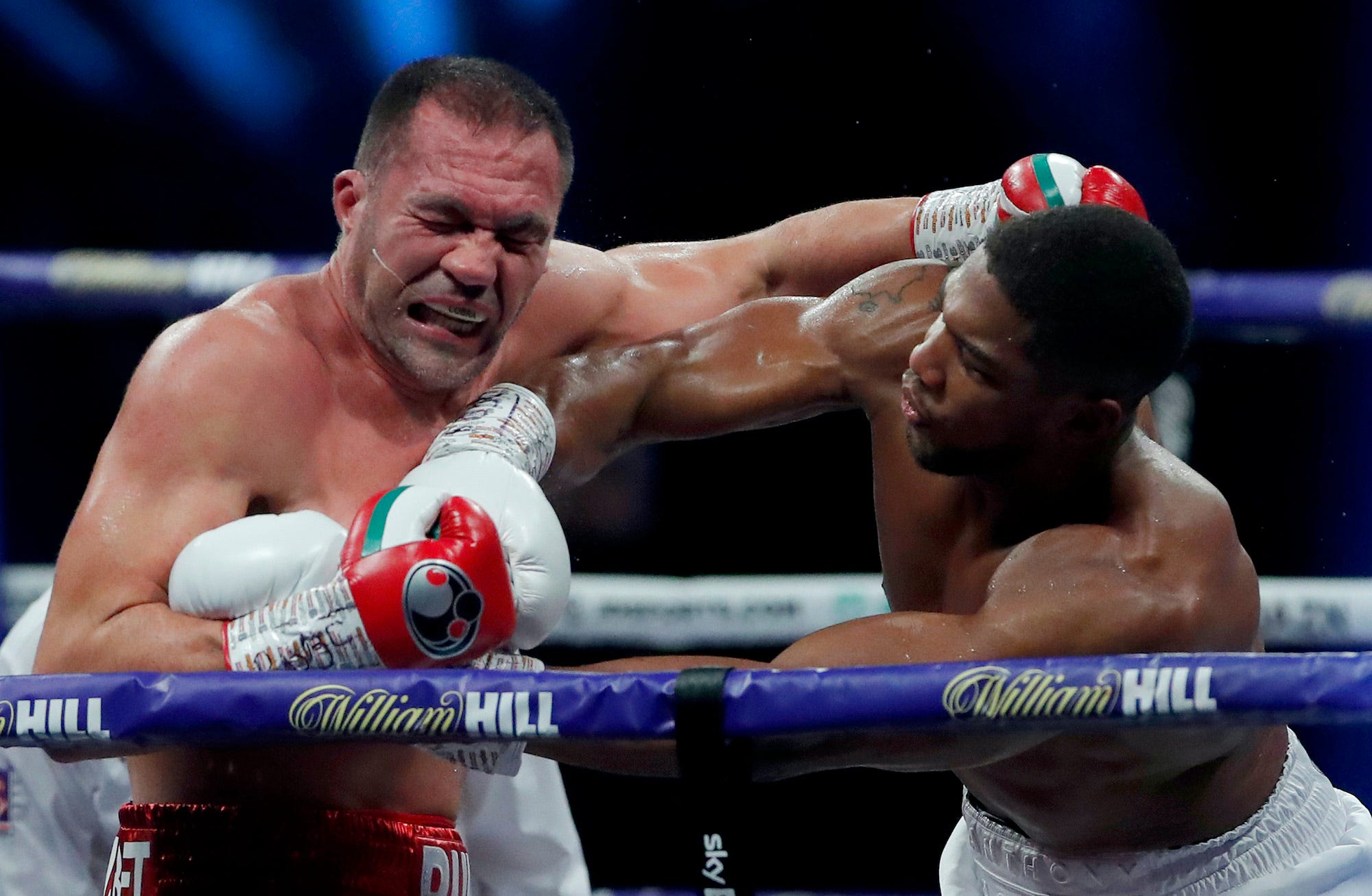 Anthony Joshua and Kubrat Pulev boxing